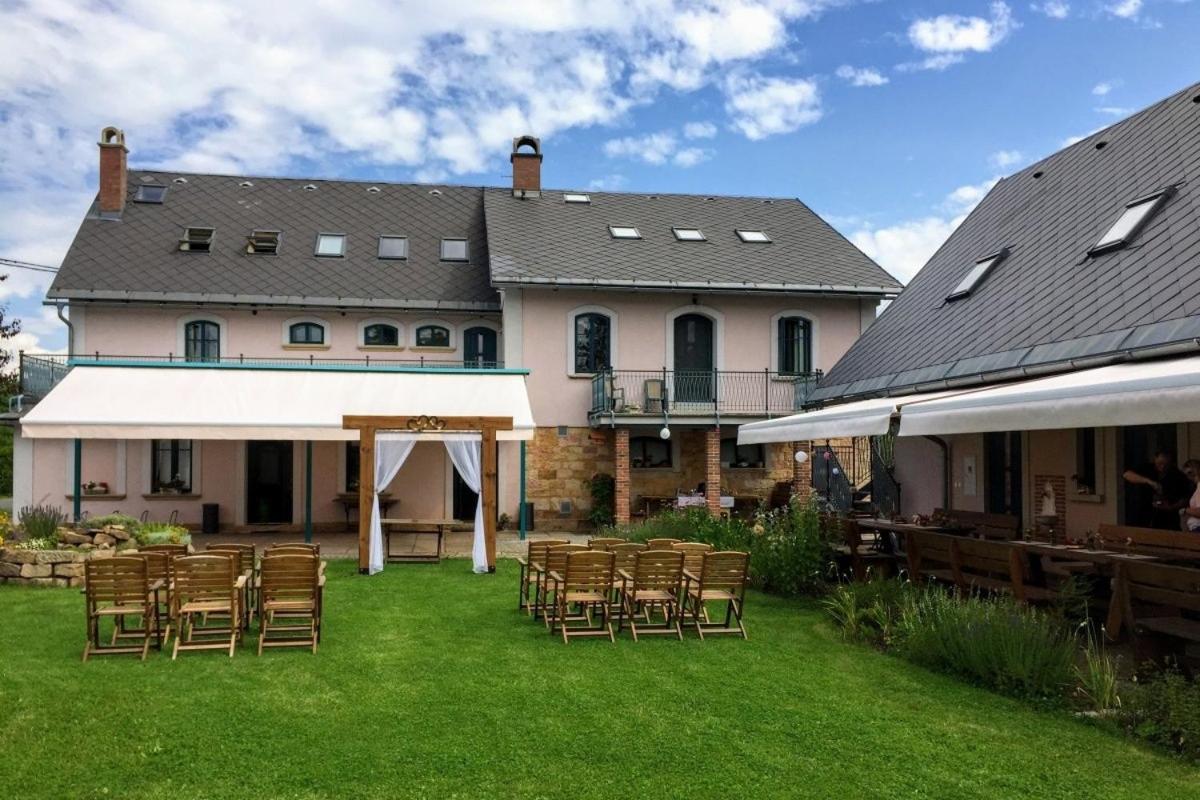 Na Kopecku Ad 1795 - Penzion S Restauraci A Wellness V Podkrkonosi Dvur Kralove nad Labem Ngoại thất bức ảnh